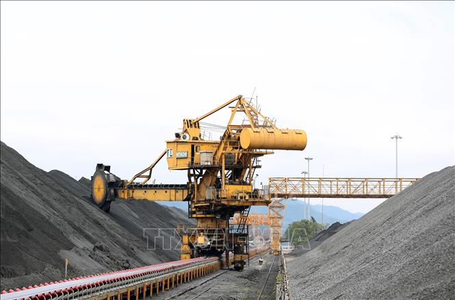 Production at the Cua Ong Coal Company in the northern province of Quang Ninh. VNA Photo: Quốc Khánh