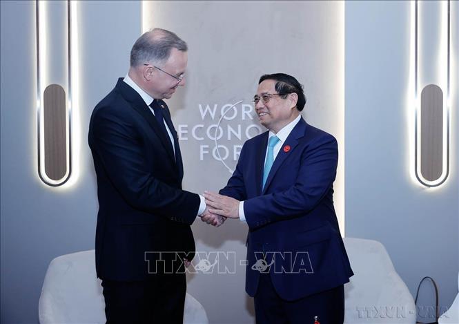 Thủ tướng Phạm Minh Chính gặp Tổng thống Ba Lan Andrzej Sebastian Duda nhân dịp dự Diễn đàn Kinh tế thế giới (WEF) tại thành phố Đại Liên, tỉnh Liêu Ninh (Trung Quốc, 25/6/2024). Ảnh: Dương Giang-TTXVN