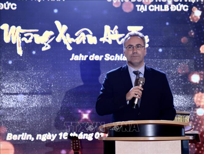 Quốc vụ khanh Berlin phụ trách về các vấn đề Liêng bang, châu Âu và Quốc tế - ông Florian Hauer bày tỏ vinh dự được tham dự Tết cộng đồng Việt Nam tại Tòa Thị chính thành phố. Ảnh: Phương Hoa - PV TTXVN tại Đức