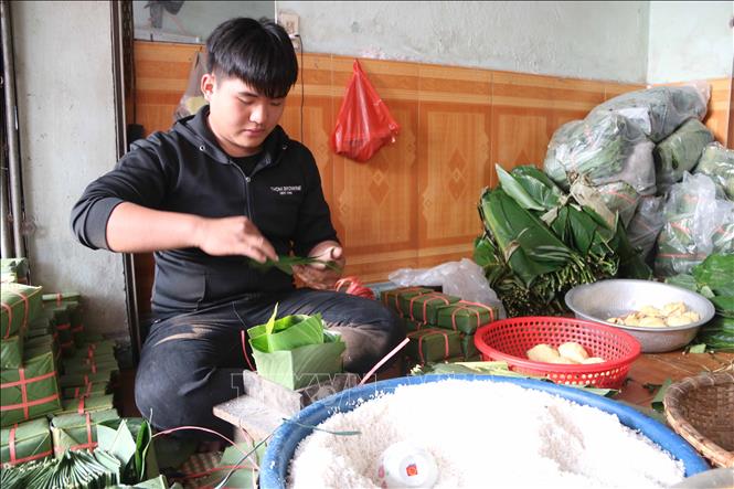 Từ đầu tháng Chạp, bánh chưng Cầu Báng (thành phố Thái Bình) chính thức vào vụ Tết. Ảnh: Thu Hoài - TTXVN