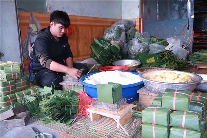  Từ đầu tháng Chạp, bánh chưng Cầu Báng (thành phố Thái Bình) chính thức vào vụ Tết. Ảnh: Thu Hoài - TTXVN