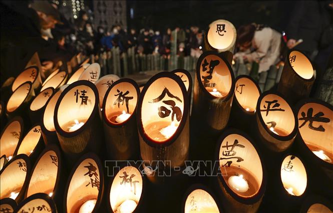 Lễ tưởng niệm 30 năm xảy ra động đất tại thành phố Kobe, Nhật Bản ngày 17/1/2025. Ảnh: Kyodo/TTXVN