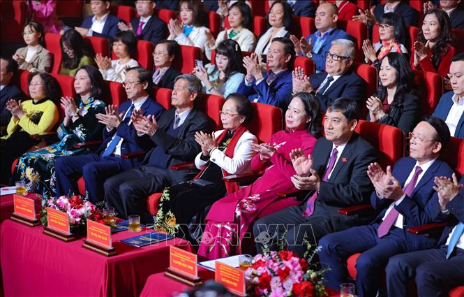 Phó Chủ tịch nước Võ Thị Ánh Xuân và các đại biểu dự buổi lễ. Ảnh: Thanh Tùng - TTXVN 