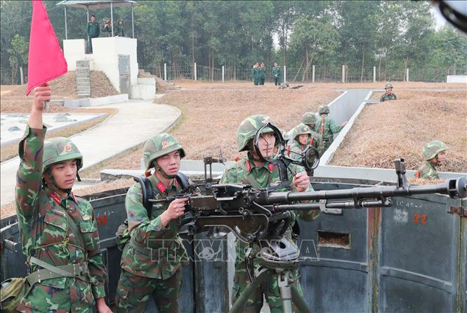 Luyện tập sẵn sàng chiến đấu ở đại đội 16 phòng không, Trung đoàn 246. Ảnh: Trọng Đức - TTXVN. 