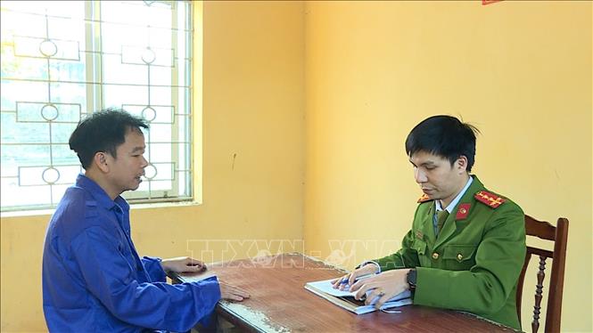 Đối tượng Nguyễn Đình Chiểu tại Cơ quan Công an. Ảnh TTXVN phát
