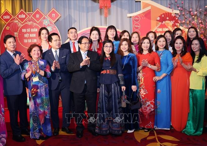 Prime Minister Pham Minh Chinh and his spouse join in the “Homeland Spring 2025” celebration. VNA Photo: Dương Giang