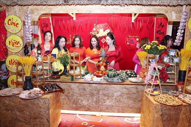 Vietnamese specialties are introduced in the programme. VNA Photo: Dương Giang