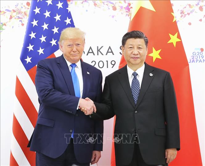 (Tư liệu) Chủ tịch Trung Quốc Tập Cận Bình (phải) trong cuộc gặp Tổng thống Mỹ Donald Trump tại Osaka, Nhật Bản ngày 29/6/2019. Ảnh: THX/TTXVN