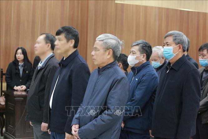 Các bị cáo nghe tòa tuyên án. Ảnh: Việt Hoàng - TTXVN