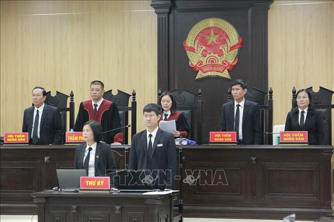 Hội đồng xét xử phiên tòa sơ thẩm vụ án hình sự 