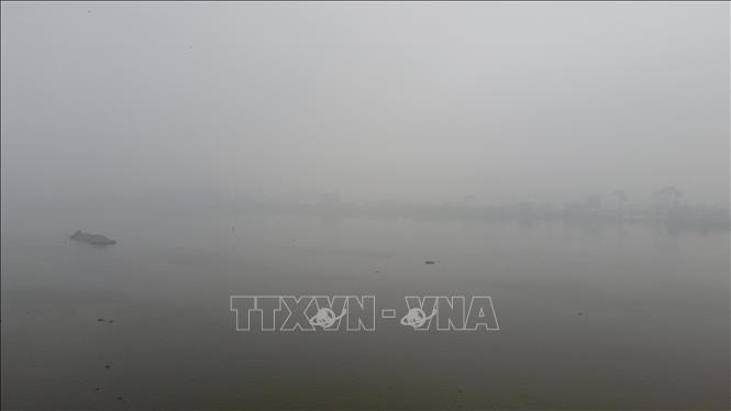 Sương mù dày đặc khu vực thành phố Biên Hòa khiến tầm nhìn bị hạn chế. (Ảnh chụp lúc 7 giờ 40 phút, ngày 19/1). Ảnh: Sỹ Tuyên - TTXVN