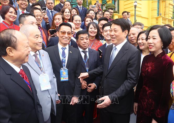Chủ tịch nước Lương Cường và Phu nhân cùng đoàn kiều bào về thăm quê hương nhân dịp tết Nguyên đán Ất Tỵ năm 2025. Ảnh: Lâm Khánh - TTXVN