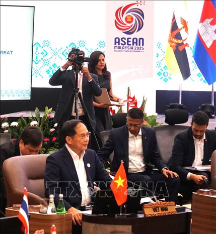 Deputy Prime Minister and Minister of Foreign Affairs Bui Thanh Son attends the ASEAN Foreign Ministers' Retreat. VNA Photo: Hằng Linh