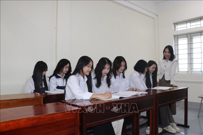 Để có được kết quả tốt tại kỳ thi, ngay từ đầu năm học, trường THPT Chuyên Hà Tĩnh đã chú trọng công tác bồi dưỡng kiến thức cho học sinh. Ảnh: Hoàng Ngà - TTXVN