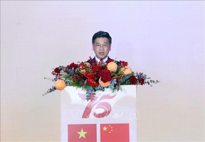 Ông Nguyễn Văn Dũng, Phó Chủ tịch UBND Thành phố Hồ Chí Min phát biểu chúc mừng tại buổi lễ. Ảnh: Xuân Khu-TTXVN