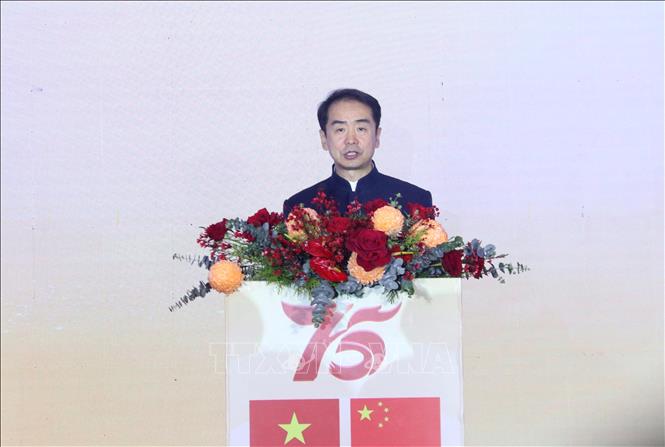 Ông Hà Vĩ, Đại sứ Trung Quốc tại Việt Nam phát biểu chúc mừng tại buổi lễ. Ảnh: Xuân Khu-TTXVN