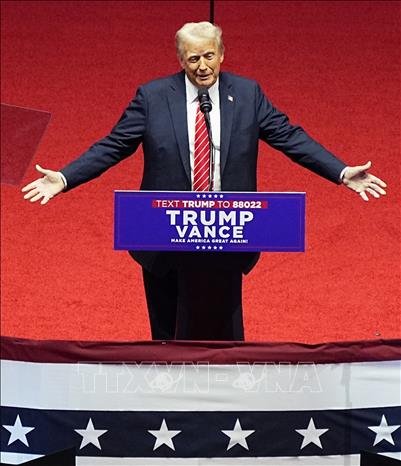 Tổng thống đắc cử Mỹ Donald Trump phát biểu trong buổi mít tinh trước lễ nhậm chức tại Washington, tối 19/1/2025. Ảnh: Kyodo/TTXVN