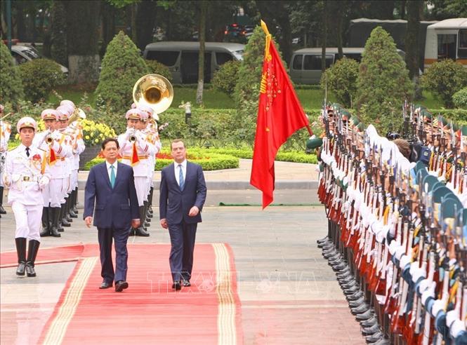 Thủ tướng Nguyễn Tấn Dũng chủ trì lễ đón Thủ tướng Dmitri Medvedev thăm chính thức Việt Nam từ 5/4 đến 7/4/2015. Ảnh: Thống Nhất – TTXVN                                                                       