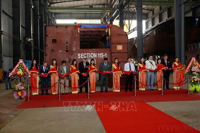 Tổng Công ty Sông Thu (Bộ Quốc phòng) tổ chức lễ đặt ky đóng mới tàu công trình mang ký hiệu TSHD 2000 cho Công ty Rosmorport, một trong những công ty hàng đầu của Nga về dịch vụ cảng biển (Đà Nẵng, 21/11/2014). Ảnh: Trần Lê Lâm – TTXVN
