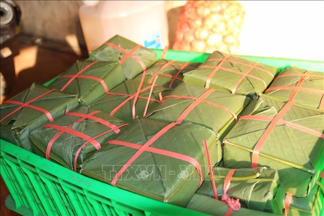 Square chung cakes are ready to be boiled for 8 - 10 hours. VNA Photo: Thu Hoài