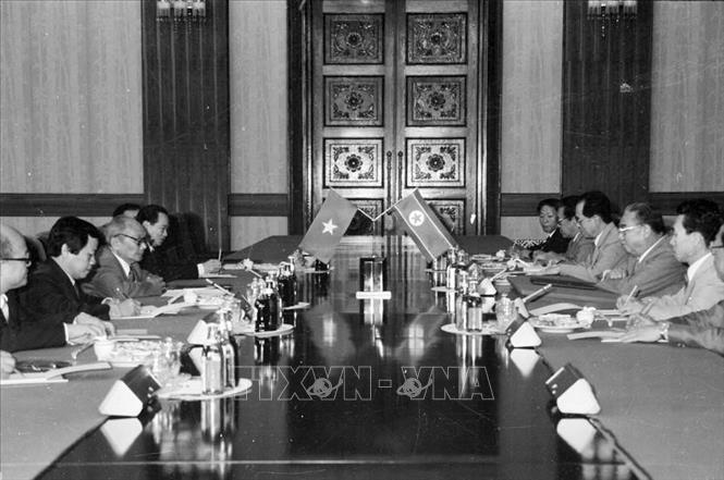 Chủ tịch Triều Tiên Kim Nhật Thành hội đàm với Chủ tịch Hội đồng Nhà nước Võ Chí Công, ngày 6/9/1988, tại Đại lễ đường Kumsusan ở Thủ đô Bình Nhưỡng, trong chuyến thăm, dự Lễ kỷ niệm lần thứ 40 ngày thành lập nước CHDCND Triều Tiên và và trao Huân chương Sao Vàng cho Chủ tịch Kim Nhật Thành, tháng 9/1988. Ảnh: Minh Điền - TTXVN