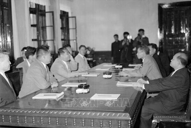 Ngày 17/6/1961, Thủ tướng Phạm Văn Đồng hội đàm với Thủ tướng Kim Nhật Thành ở Thủ đô Bình Nhưỡng, trong khuôn khổ chuyến thăm hữu nghị chính thức CHDCND Triều Tiên. Ảnh: TTXVN