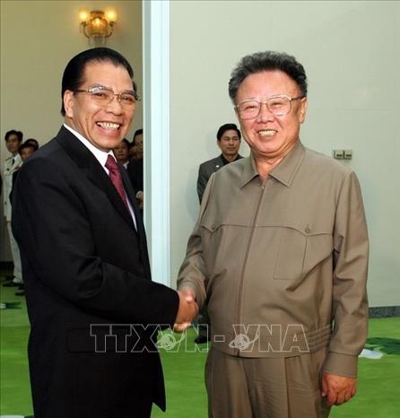 Tổng Bí thư Nông Đức Mạnh hội đàm với Tổng Bí thư Đảng Lao động Triều Tiên Kim Jong-il trong chuyến thăm hữu nghị chính thức CHDCND Triều Tiên (Bình Nhưỡng, 17/10/2007). Ảnh: Đinh Xuân Tuân - TTXVN