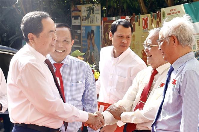  Chủ tịch Quốc hội thăm, chúc Tết tại Đại học Nam Cần Thơ. Ảnh: Doãn Tấn - TTXVN