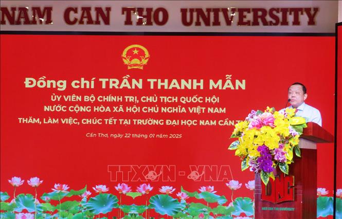 Tiến sĩ, Luật sư Nguyễn Tiến Dũng, Chủ tịch HĐQT Trường Đại học Nam Cần Thơ phát biểu. Ảnh: Ánh Tuyết - TTXVN