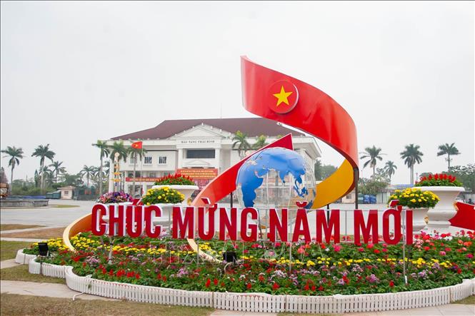 Tiểu cảnh Tết Nguyên đán Ất Tỵ 2025 trước Bảo tàng tỉnh Thái Bình. Ảnh: Vũ Quang - TTXVN