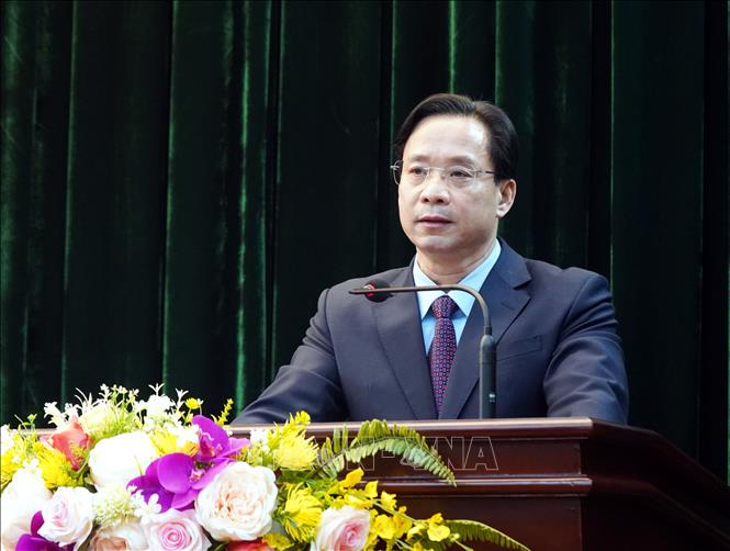 Bí thư Tỉnh ủy Lạng Sơn Hoàng Văn Nghiệm phát biểu giao nhiệm vụ cho tân Phó Bí thư Thường trực Tỉnh ủy. Ảnh: Văn Đạt - TTXVN                       