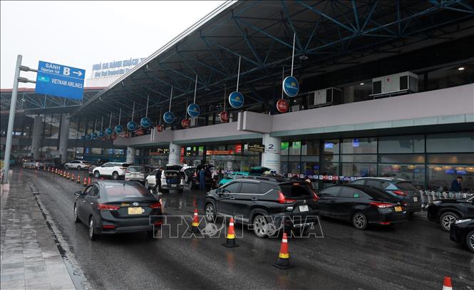 Người dân đổ về nhà ga nội địa sân bay quốc tế Nội Bài ngày một đông. Ảnh: Quốc Khánh - TTXVN