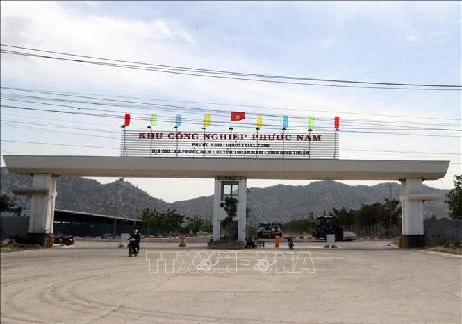 Khu công nghiệp Phước Nam (Thuận Nam, Ninh Thuận) đang thu hút nhiều nhà đầu tư thứ cấp vào đầu tư phát triển sản xuất, kinh doanh. Ảnh: Công Thử - TTXVN