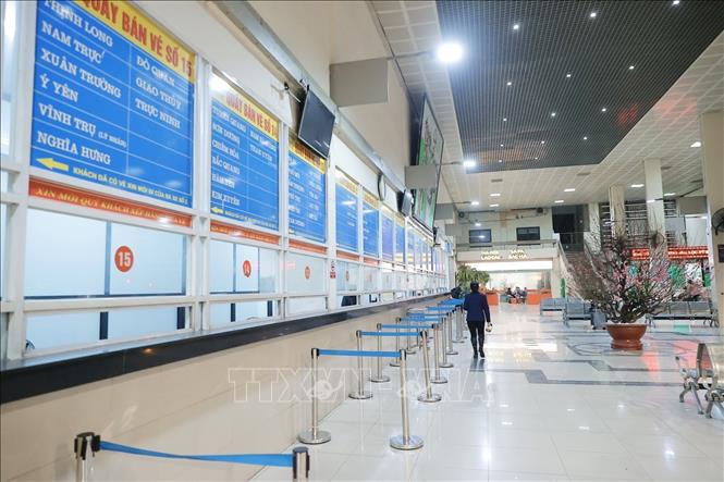 Quầy bán vé tại bến xe Gia Lâm vắng khách. Ảnh: Minh Quyết - TTXVN