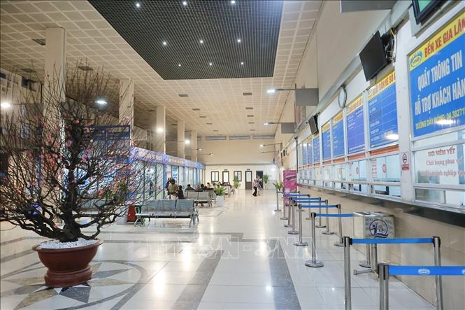 Trước sảnh mua vé tại bến xe Gia Lâm vắng khách trước kỳ nghỉ Tết. Ảnh: Minh Quyết - TTXVN
