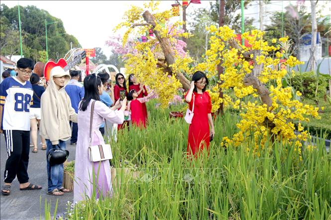 Mô hình miền quê với lúa, ngô… luôn được giới trẻ yêu thích và tìm đến chụp ảnh lưu lại khoảnh khắc quý giá. Ảnh: Nguyễn Thanh - TTXVN