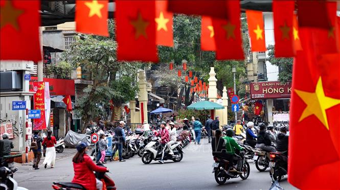Chợ hoa Tết truyền thống Hàng Lược nhìn từ phố Hàng Cót. Ảnh: Thanh Tùng - TTXVN