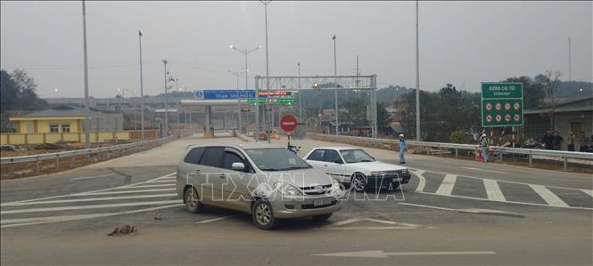 Nút giao IC13 cao tốc Nội Bài - Lào Cai (đoạn Km 122 + 240), thuộc địa phận xã Âu Lâu, thành phố Yên Bái chính thức thông xe vào 17 giờ ngày 25/1.  Ảnh: TTXVN phát