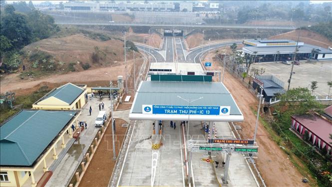 Nút giao IC13 cao tốc Nội Bài - Lào Cai (đoạn Km 122 + 240), thuộc địa phận xã Âu Lâu, thành phố Yên Bái đi vào hoạt động. Ảnh: TTXVN phát