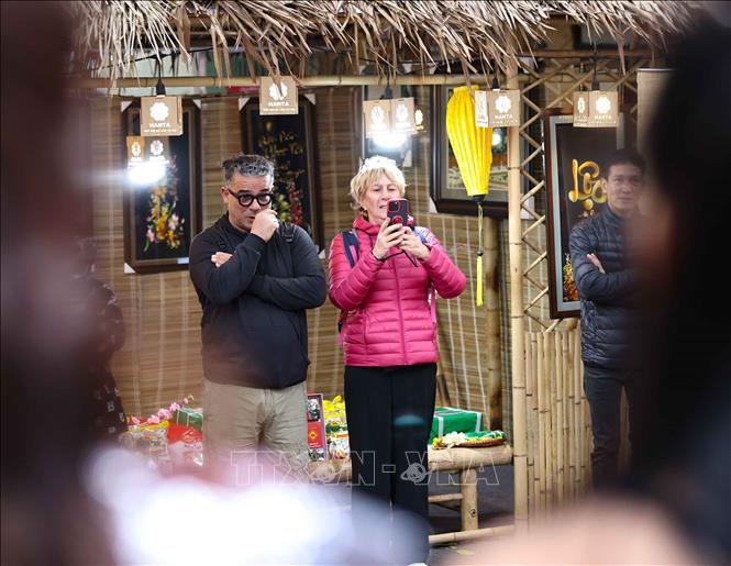 Biểu diễn văn nghệ mừng Đảng, mừng Xuân trong không gian 