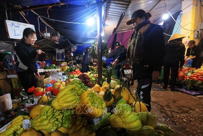 Quả phật thủ được nhiều người lụa chọn trong mâm cúng đêm Giao thừa. Ảnh: Tuấn Anh  - TTXVN 