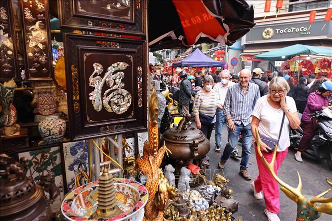 Tet decorations are also on sale at Hang Luoc Flower Market. VNA Photo: Minh Đức