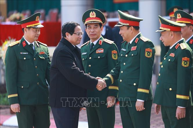 Thủ tướng Phạm Minh Chính với lãnh đạo Bộ Quốc phòng. Ảnh: Dương Giang-TTXVN
