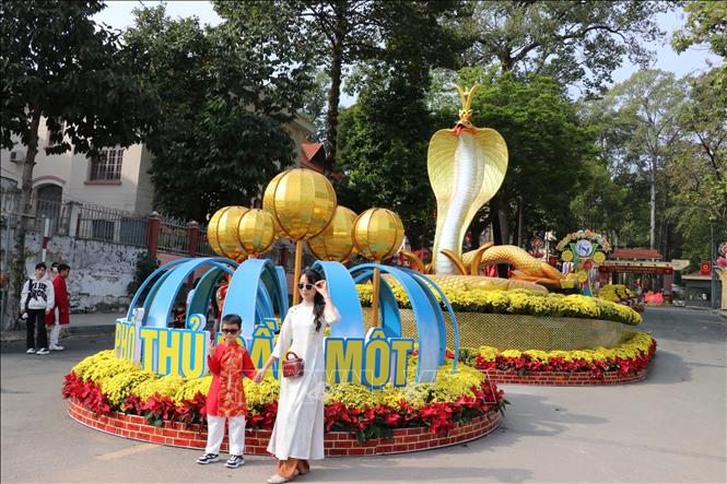Linh vật rắn vàng 