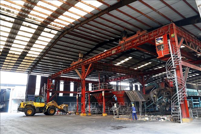 Biwase có 4 dây chuyền công nghệ tách lọc xử lý rác với công suất trên 2.500 tấn/ngày với diện tích sàn 30.800 m2. Ảnh: Hồng Đạt - TTXVN
