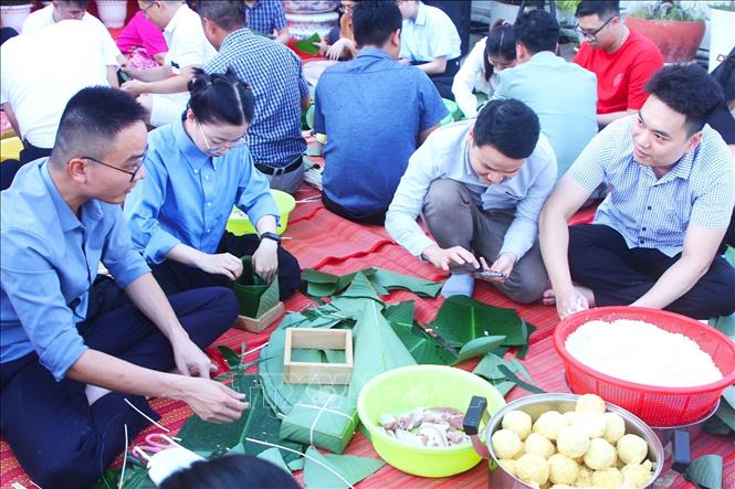Sự kiện năm nay được tổ chức dưới hình thức cuộc thi với các đội thi tranh tài hăng say, sôi nổi. Ảnh: Quang Anh – PV TTXVN tại Campuchia