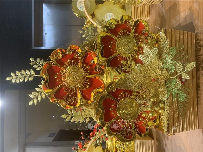 Một trong những mẫu giỏ quà sản phẩm đắt hàng dịp Tết năm 2025 của Rồng Vàng Hoàng Gia. Ảnh: Mạnh Minh - TTXVN