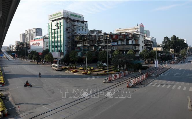 Nút giao đường Giải Phóng đi đường Trường Chinh vắng vẻ khác hẳn ngày thường. Ảnh: Quốc Khánh - TTXVN