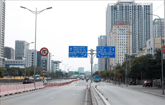 Đường Phạm Hùng hướng lên đường Vành đai 3 giao thông thuận tiện ngày cuối năm. Ảnh: Quốc Khánh - TTXVN