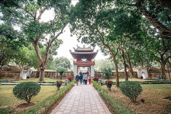 Văn Miếu - Quốc Tử Giám được nhiều du khách lựa chọn đến để tìm hiểu về lịch sử, văn hoá, kiến trúc khi tham quan Thủ đô Hà Nội. Ảnh: Phạm Tuấn Anh - TTXVN